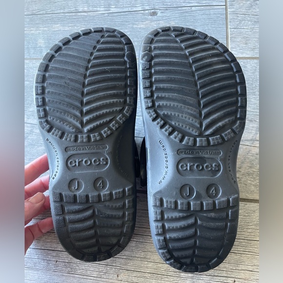 Black Crocs Clogs - kids size 4 - Picture 2 of 5